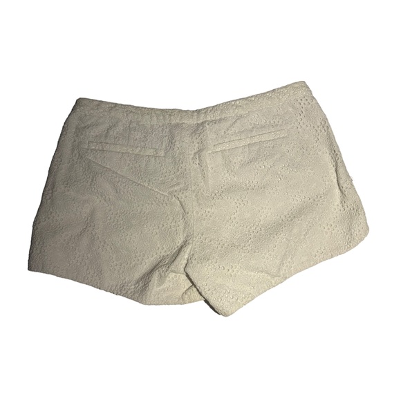 Lilly Pulitzer white eyelet shorts. Size 2. Super cute. Gold shiny button - Picture 11 of 14